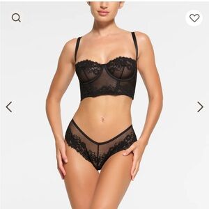 NWT skims LACE UNLINED BALCONETTE CORSET
